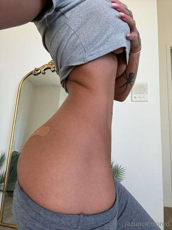 What’s under this? Only VIPs get that view! 🔒😘 https://onlyf..