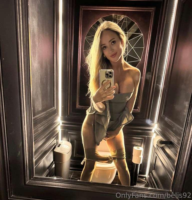 Quieres saber qué llevo debajo de este vestido? Solo tienes ..