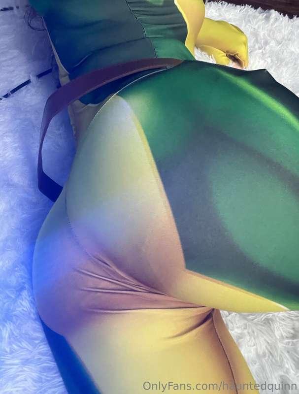 Here’s some Rogue butt for you all!  Apologies for my mental..