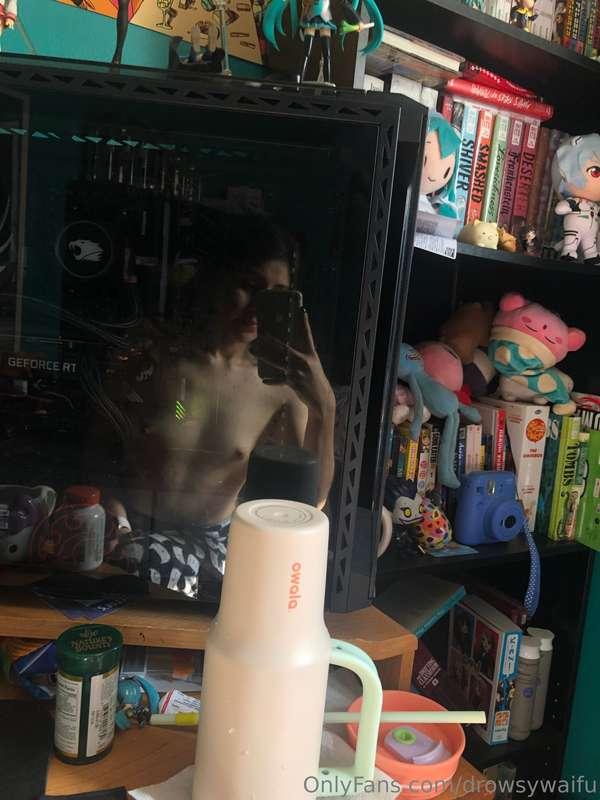 My tits on my pc hehe :3 just got back from my morning class..