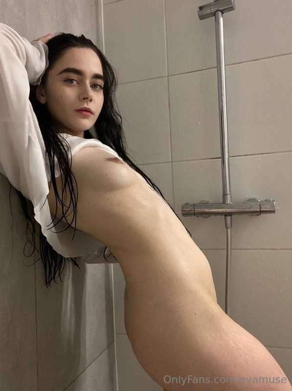 👉🔥 FREE PAGE 🔥👈 @emily_noir Look at the ass she's got she's ..