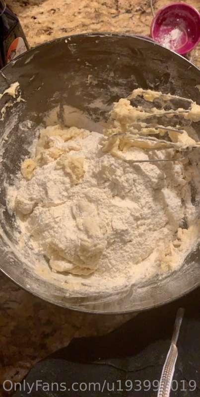 I love baking! I have a NSFW baking photoshoot planned, and ..