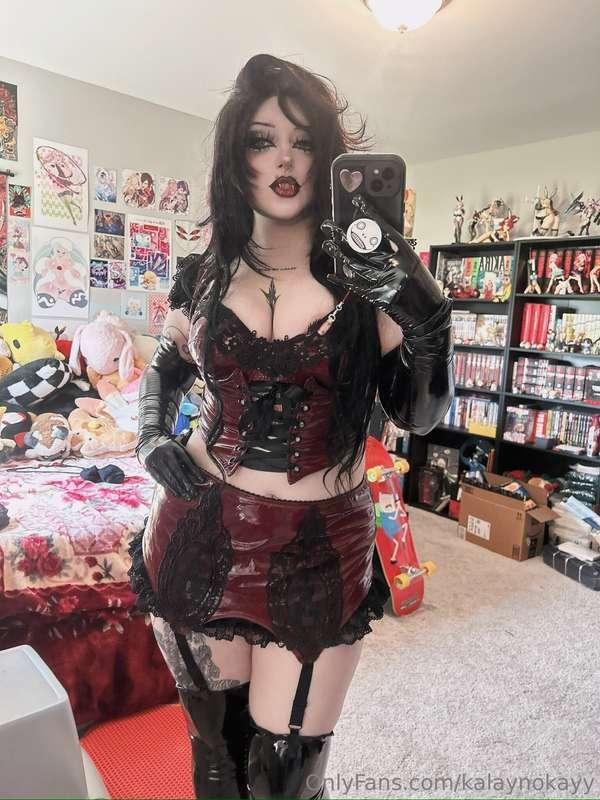 who's ur mommy? 🖤