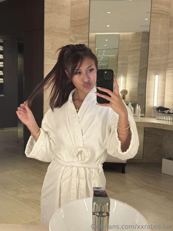 I'm all alone now. Use me for pleasure?