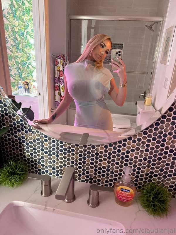 I hope this is appropriate to wear out🤭 What do you think? 😘