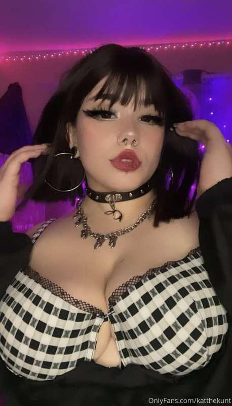 I’m alone now, Daddy, are you thinking what I’m thinking?😉😉