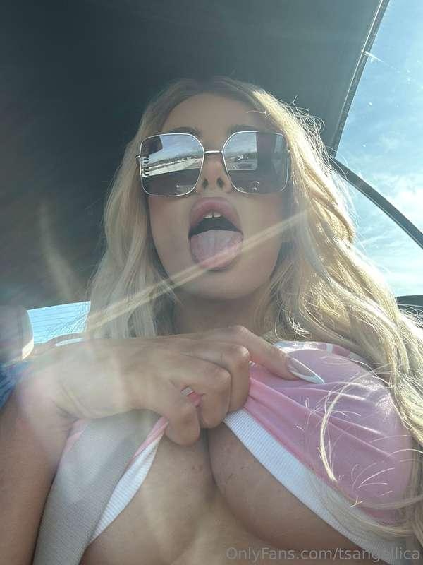 I heard you like under boob 😘
