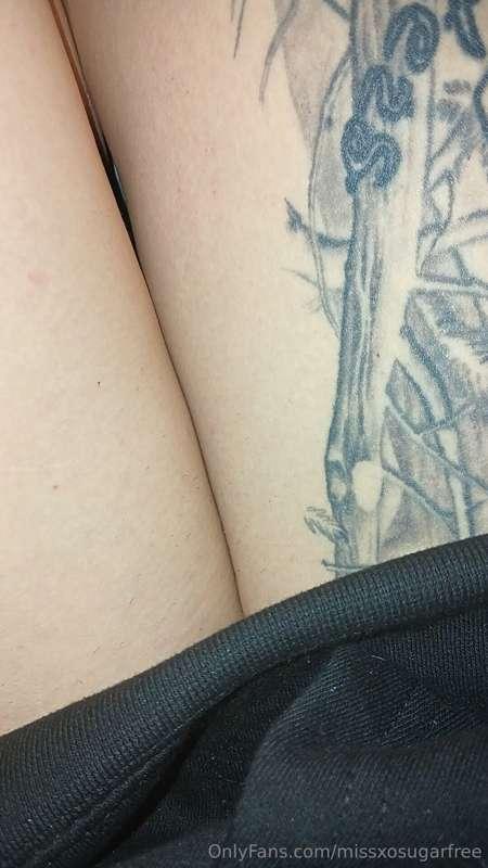 Could I squeeze your head between my thighs 💋