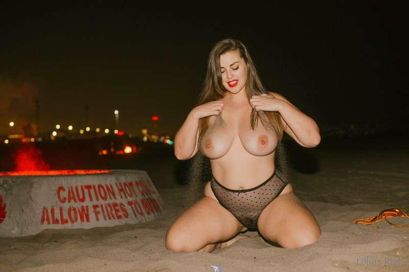Photo number 2 for you hungry pervs! By iMays! Sorry this do..