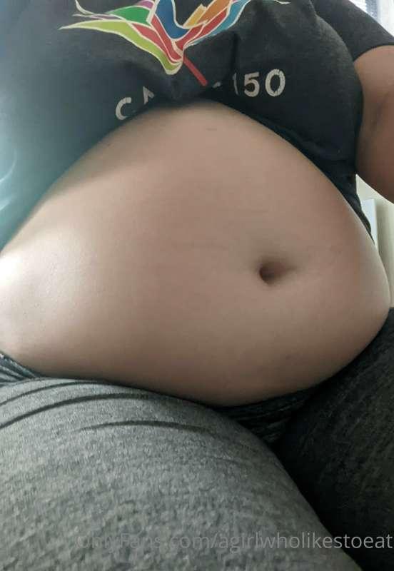 Was just fed a huge noodle dish 🤤 I'm sooo fulllll...I can't..