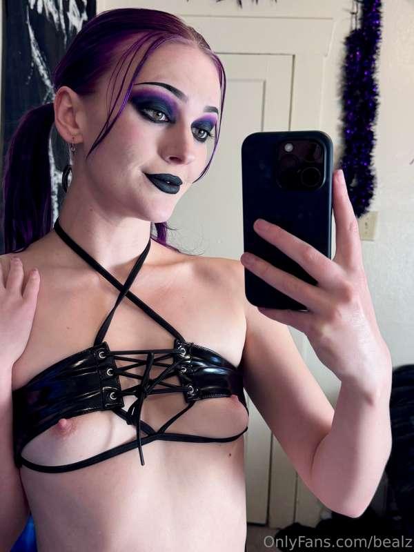 More slutty selfies to remind you to I’m on vacay rn but of ..