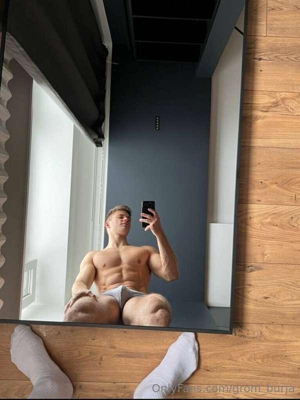 Some content for yall😏😈
Crazy hot solo vids on my main @grom..