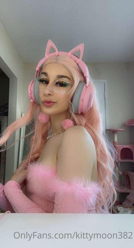 This is my pink fairy cosplay look💗🌈 if you like it let me k..