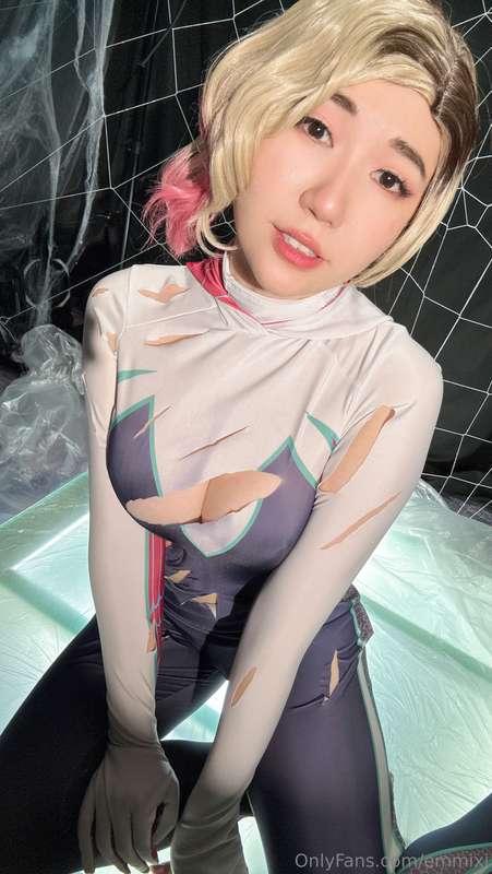 Throwback to my Spider Gwen set! Do you have a sticky web of..