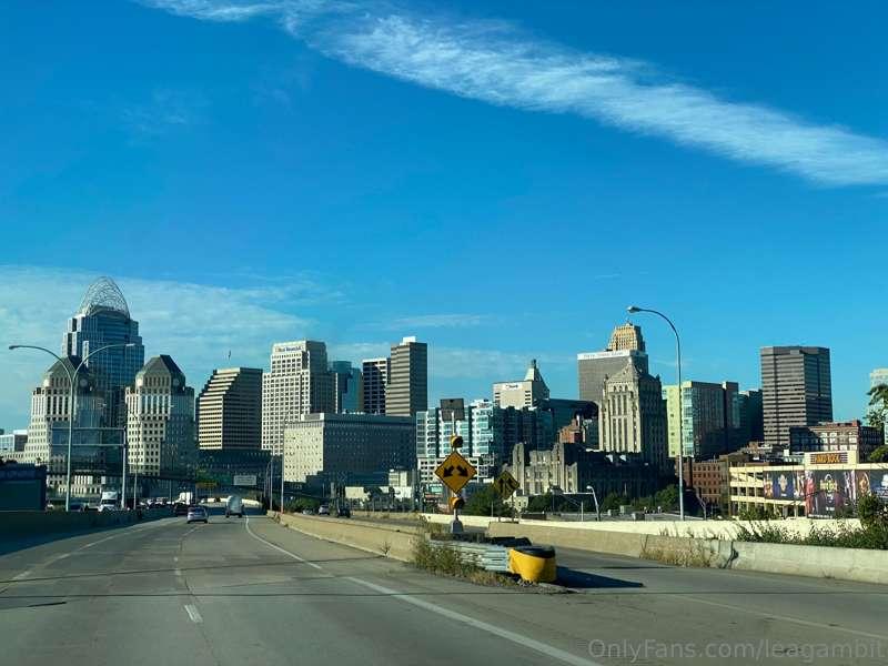 Cincinnati 🚌 ——> Tennessee 

We’ve been traveling alllll day..