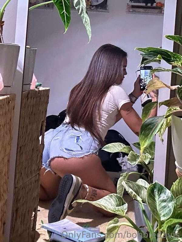 I heard it’s daddy’s day? here’s some cake 🍑