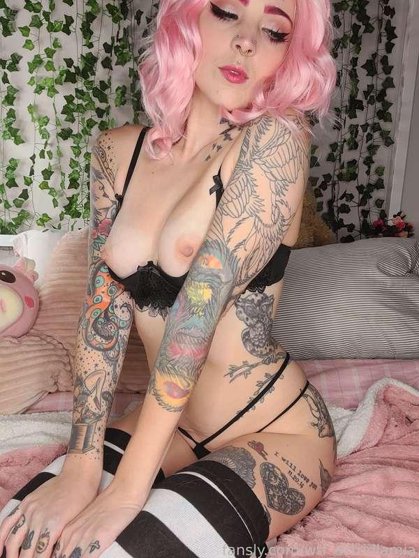 wtf_astridlamia image #1