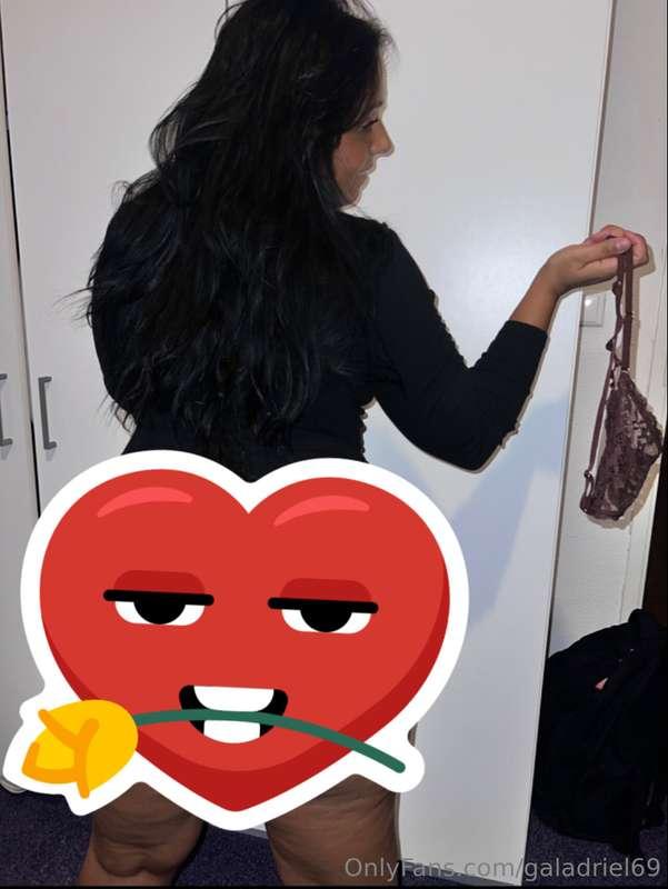 My FAT and NAKED Ass can make you 💦 very fast ? This is me ,..