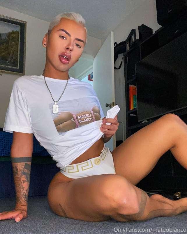 You want this ass real bad? Say pretty please 😼