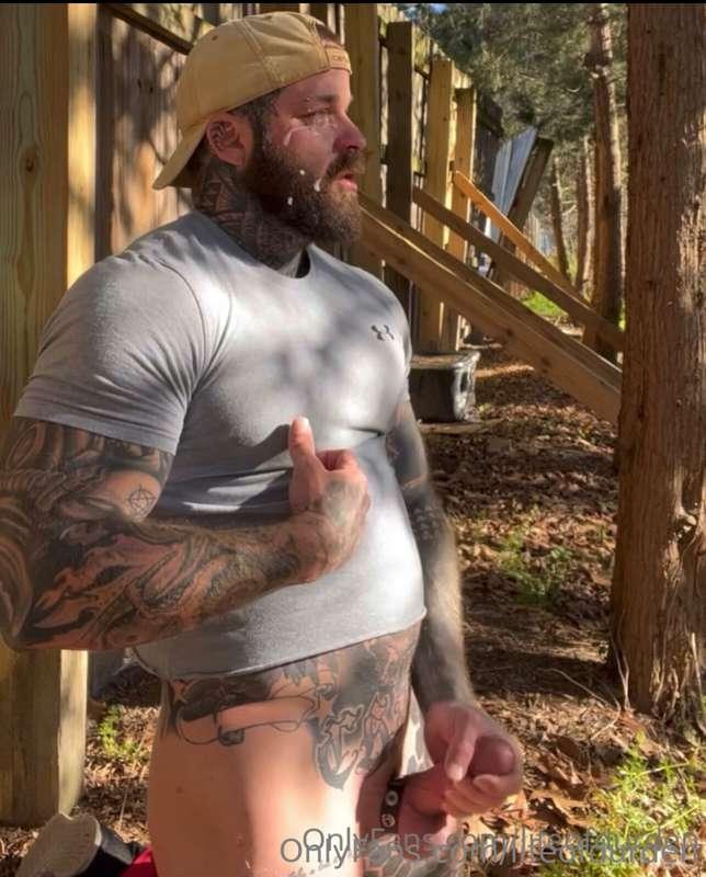 Huge facial 💦 
@cuddle_bear75 
*filmed on private property
