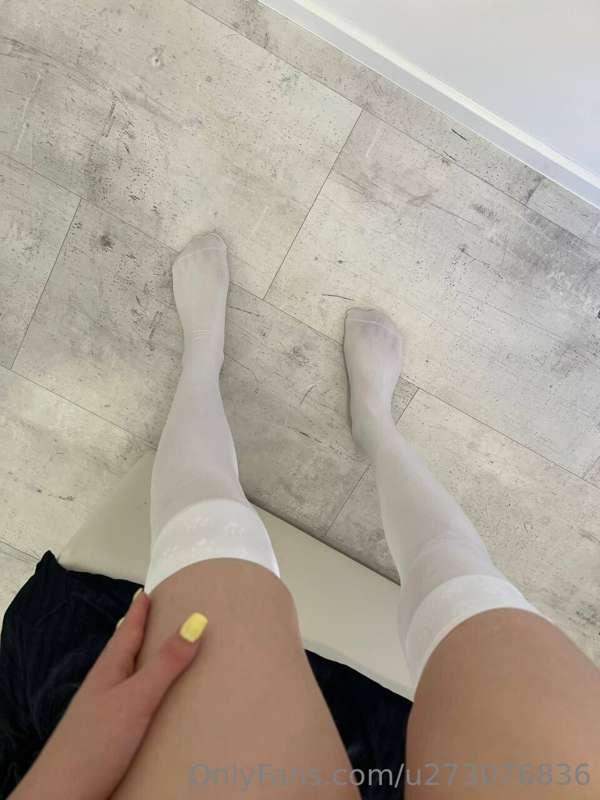 Black or white what colour on me make your dick harder?