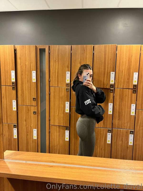 Leggings on/off! Time to build up this booty so you can enjo..