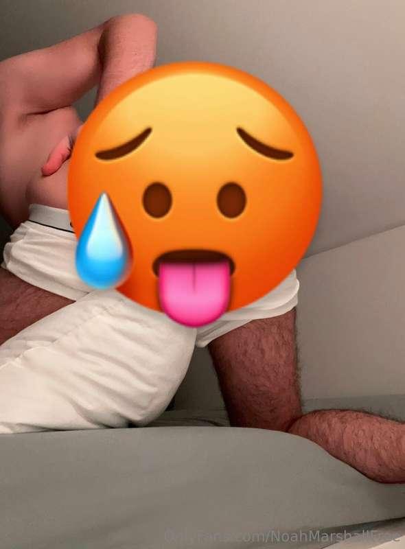 Vid of my ass with 2 nudes spreading my hole wide open 😈