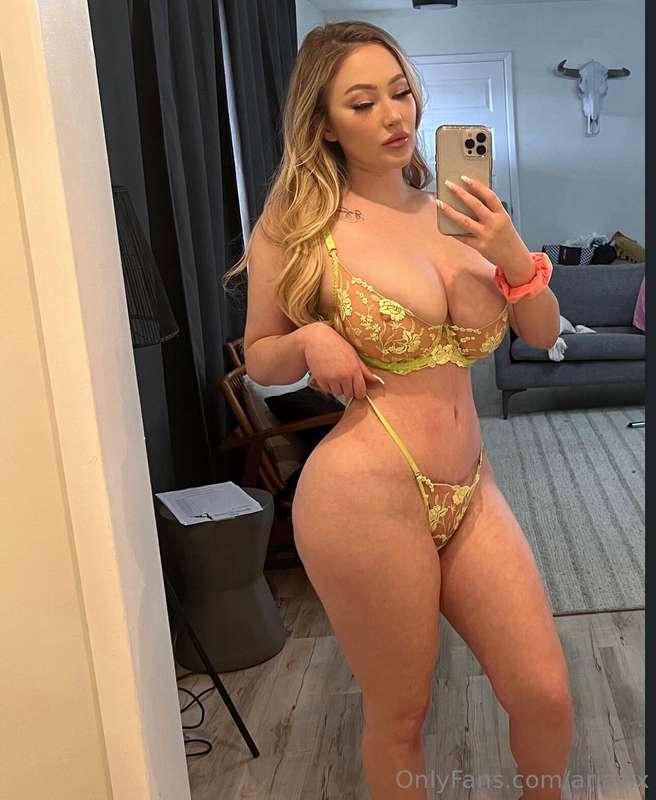 Do you like how this suit looks on me daddy? 😈💋