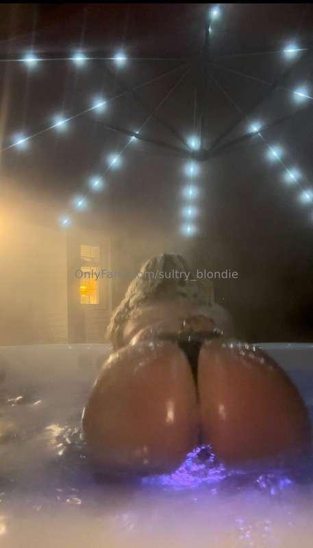 My pussy reflected like a ring of light?? A halo?! 😇😇😇