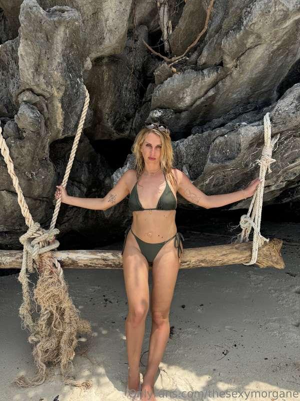 Sur ma balançoire, je t'attend au rythme de la brise...🍃