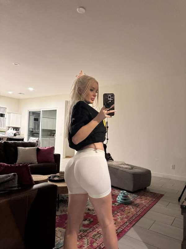 workin hard to make this booty big 💪🏻