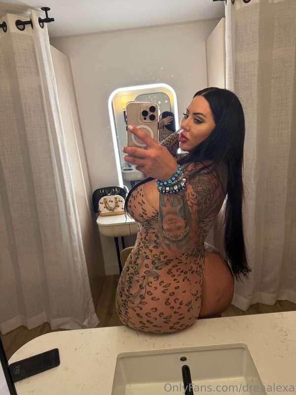 The back view of the leopard 🐆 lingerie 