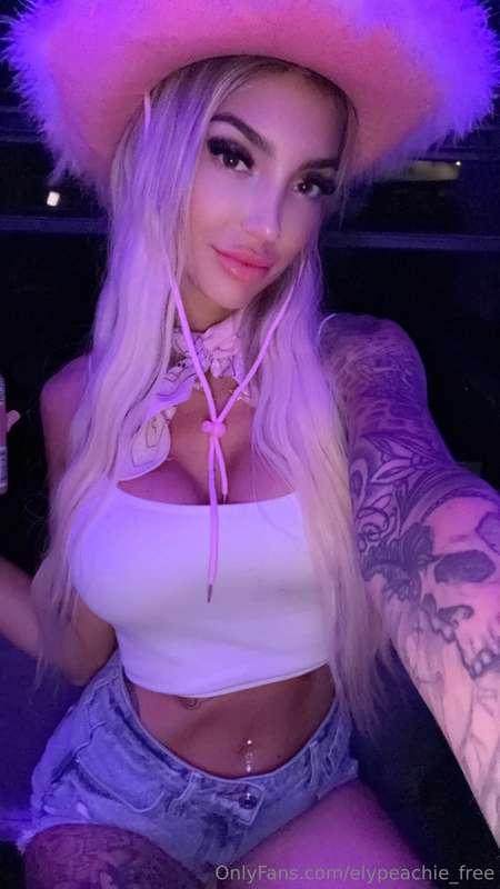 @elypeachie 🫦