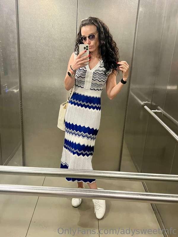 Summer dresses and elevator selfies. Gotta love them. 🤭