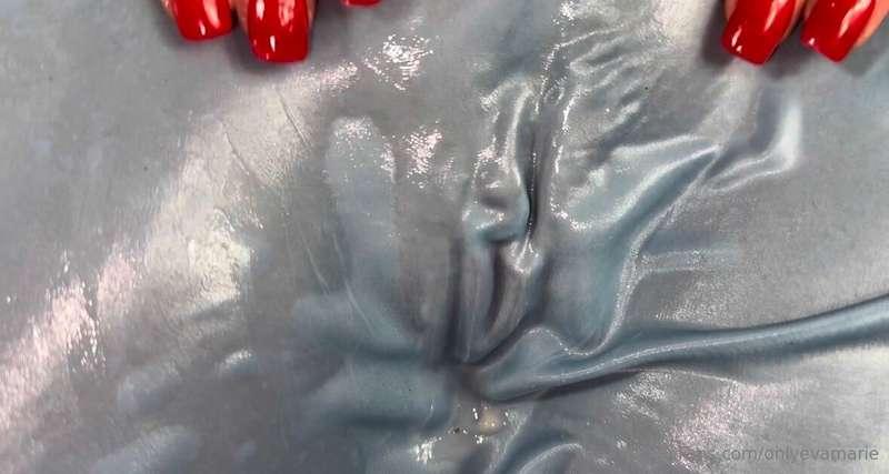 Can you see the outline of my pussy in satin? 