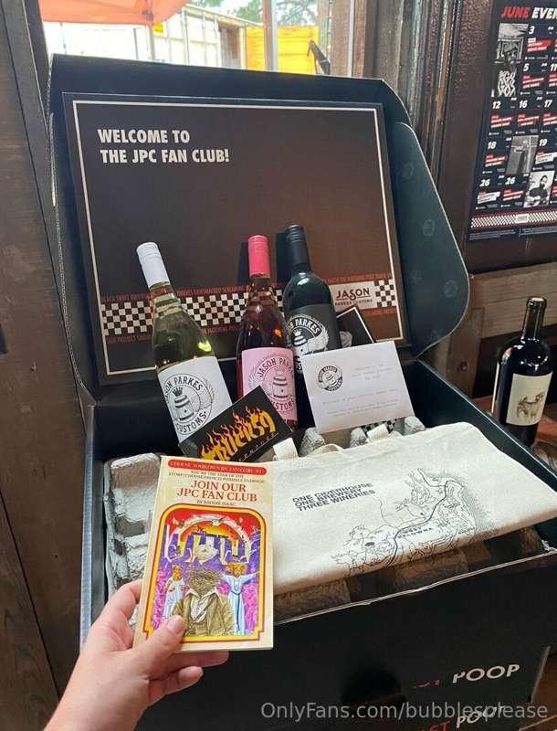 Alright, I promised you guys top of the line wine recommenda..