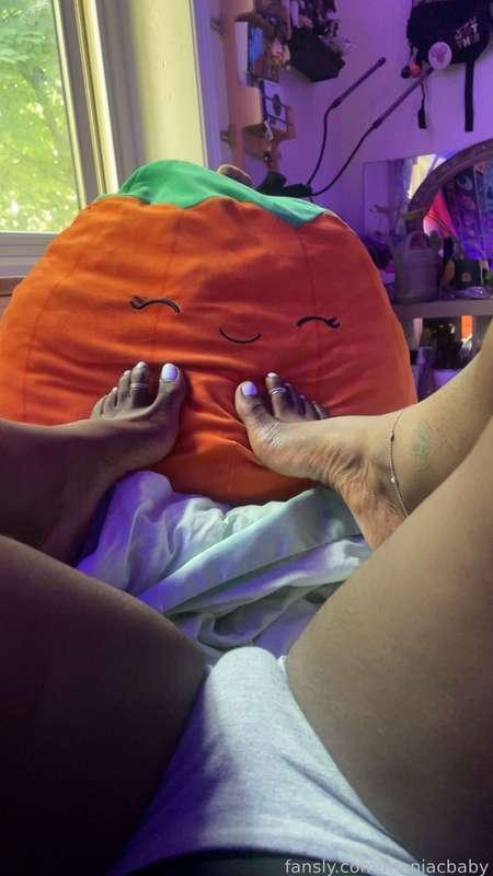 I broke my toenail :[ pay for my pedicure pretty plz 🥺🙏🏾

#toes #bush #hairy #feet
