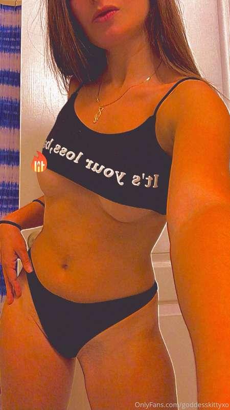 Thought id show some underboob♥️