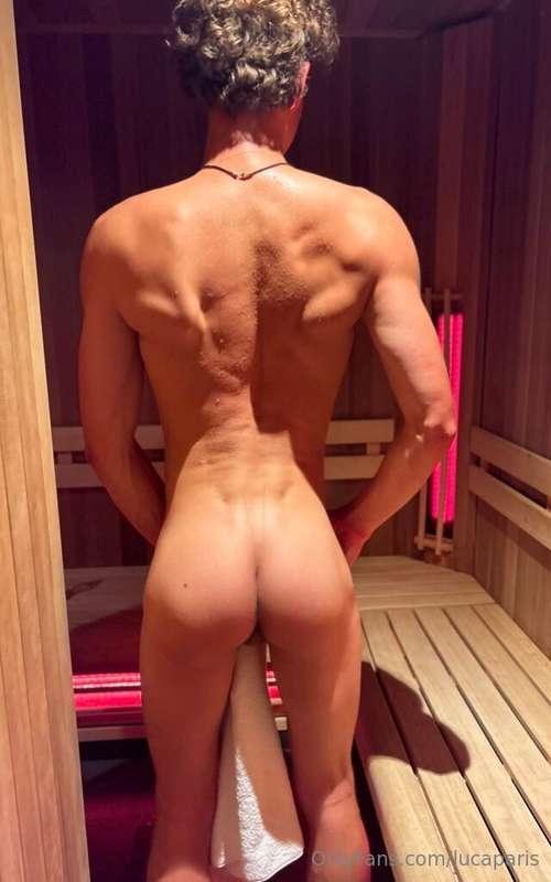 Would you sweat with me together? 💦