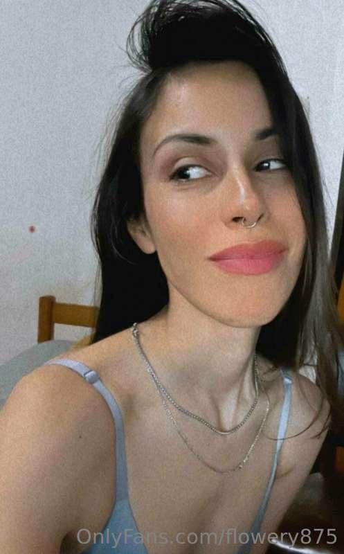 FREE ACCOUNT BABY🔥

@rumirumix😈

Hello Love, I am a brunette..