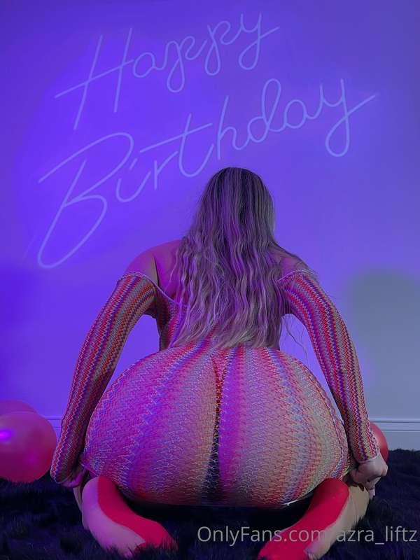 It’s my birthday 🥳 🎂 wanna slice of this cake ??