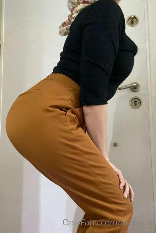 New hot hijabi 2 vids.(masturbation,anal,striptease,dance,fo..