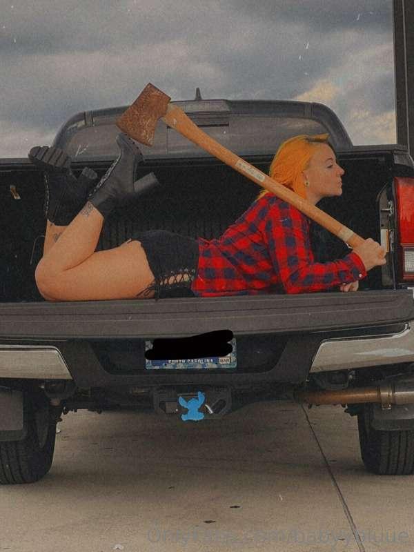 I heard you like girls that can handle tools(;
