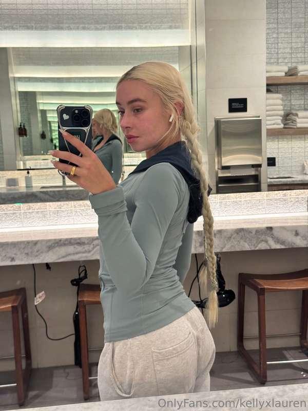 My ass looked so good in the mirror 🍑