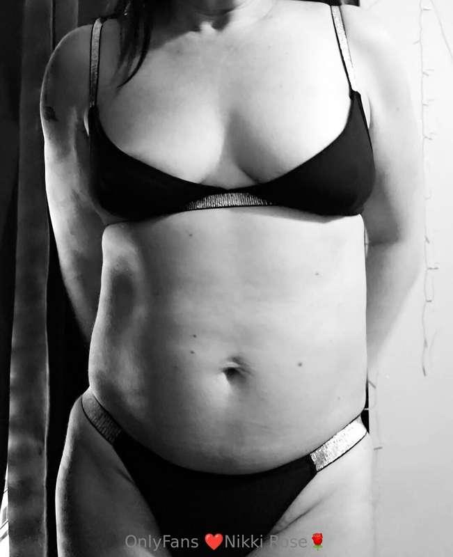 I'm a lil bloated in this pic ughhh. The joys of being a wom..