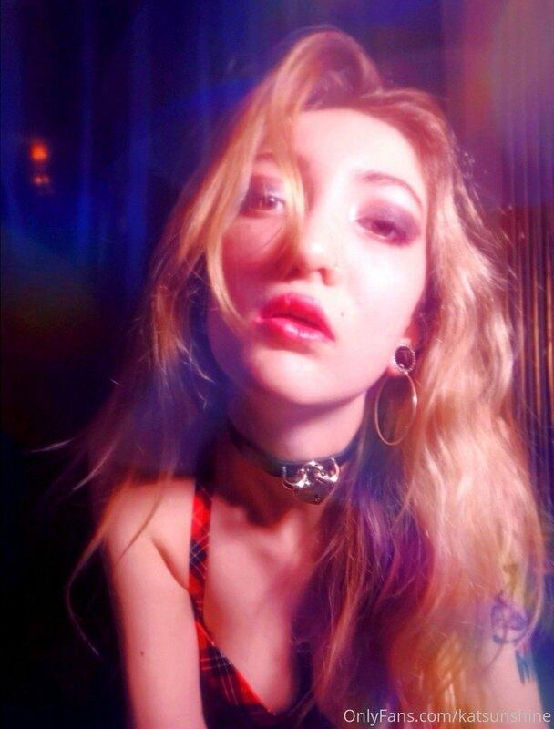 You can call me Sunshine ☀️
2000's Baby?
Wake and Bake daily..