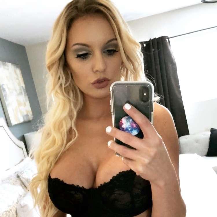 Hello World 🖤