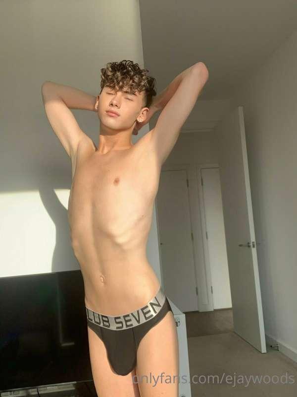 Morning stretches 🌞 how’s your day been?

**send a tip, get ..