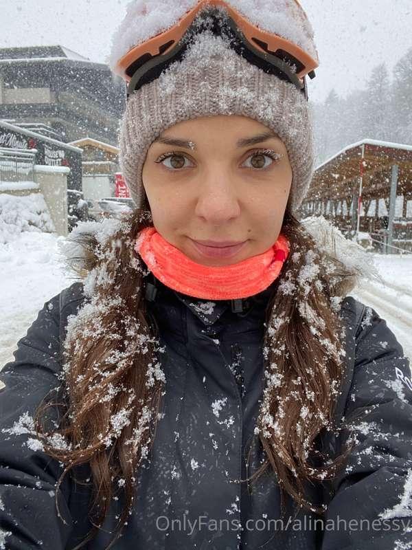 I love the way my eyes look and the snow over me 🥶 What do y..
