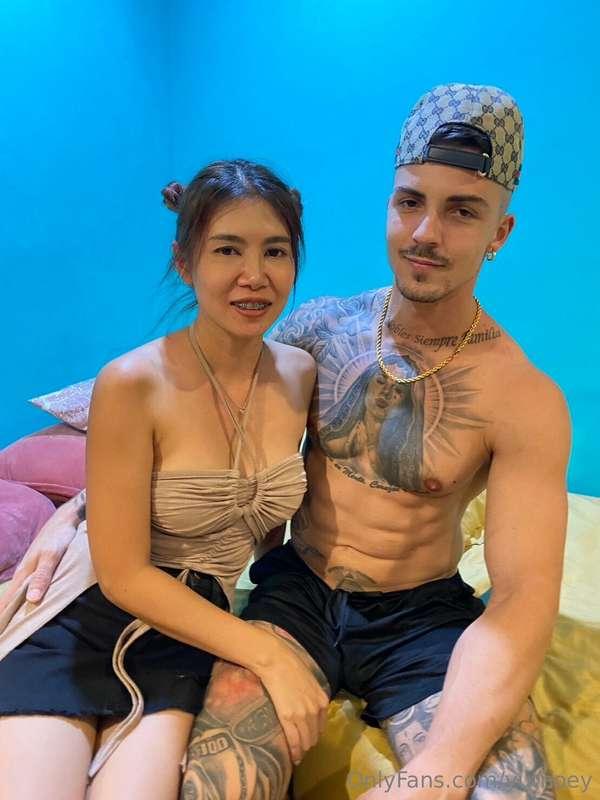 2 Thai girls swinging with 2 guys Spain and Australia
คืนนี้..